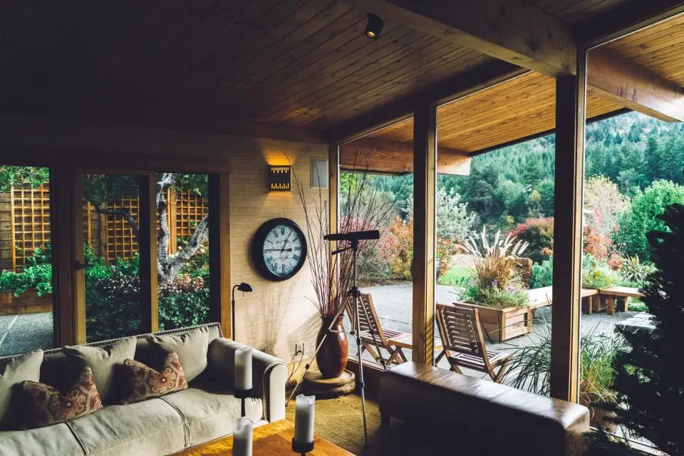 Calm living room (stock photo)